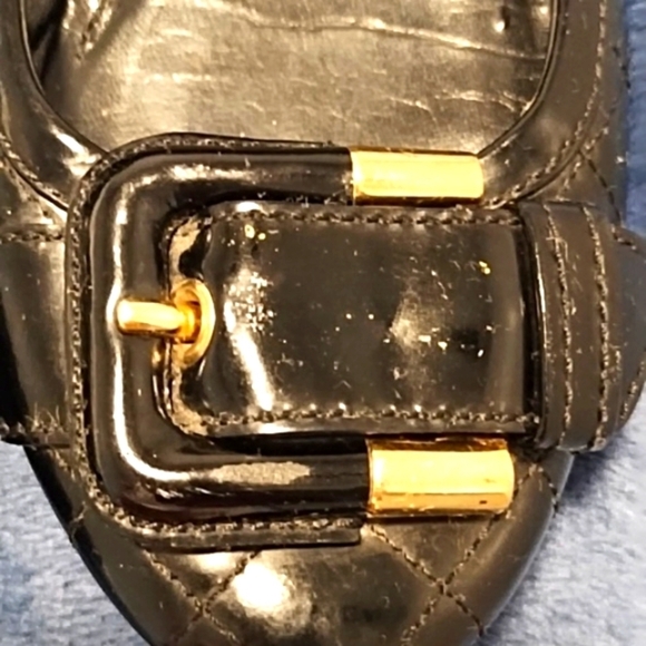 Authentic Burberry Quilted Flats - Picture 2 of 15